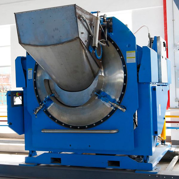 由頂置電機、三角膠帶、帶動傳動總成,使內(nèi)筒作正反轉(zhuǎn)運轉(zhuǎn),通過織物與織物、織物與內(nèi)筒壁的相互摩擦,達到洗滌效果 由頂置電機、三角膠帶、帶動傳動總成,使內(nèi)筒作正反轉(zhuǎn)運轉(zhuǎn),通過織物與織物、織物與內(nèi)筒壁的相互摩擦,達到洗滌效果